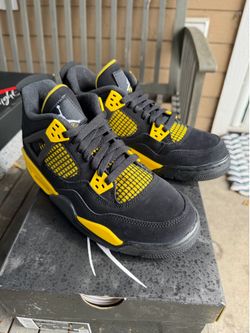 Jordan 4 “thunder” size 7y/ Womens 8.5