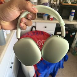 AIRPODS MAX GEN ONE LIGHTNING VERSION