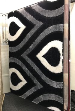 Gloria Shaggy Area Rug in 5x7’