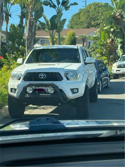Tacoma Bullbar with 6” KC lights all in great condition. 4 months old. Just took them off my 2013 Tacoma
