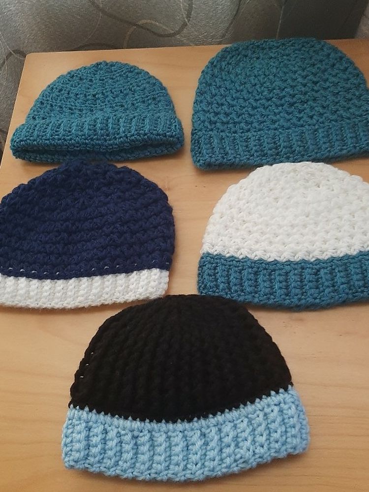 Gorritos de bebe a crochet hechos a mano nuevos
