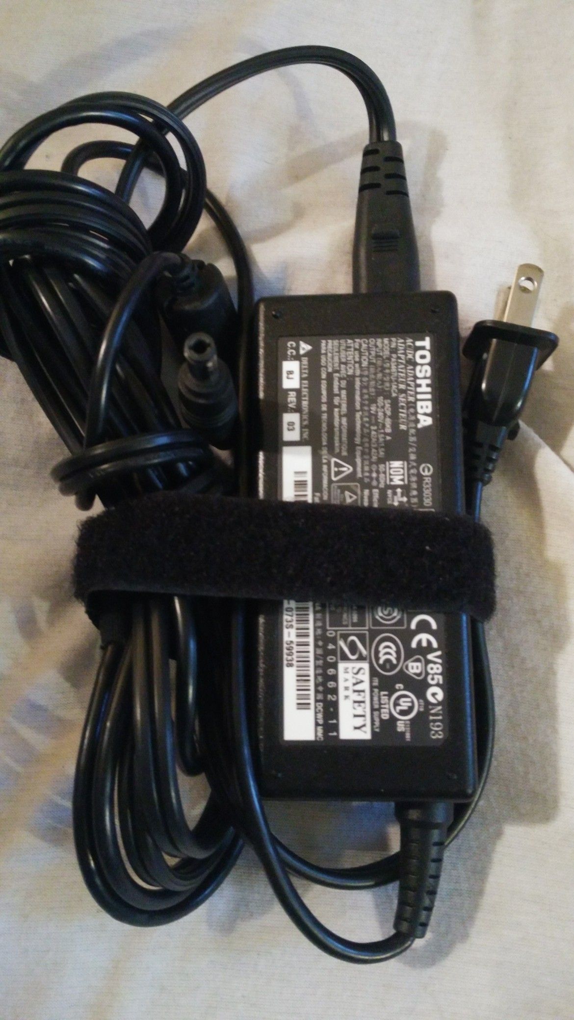 TOSHIBA AC ADAPTER FOR LAPTOP 19V - 3.95A
