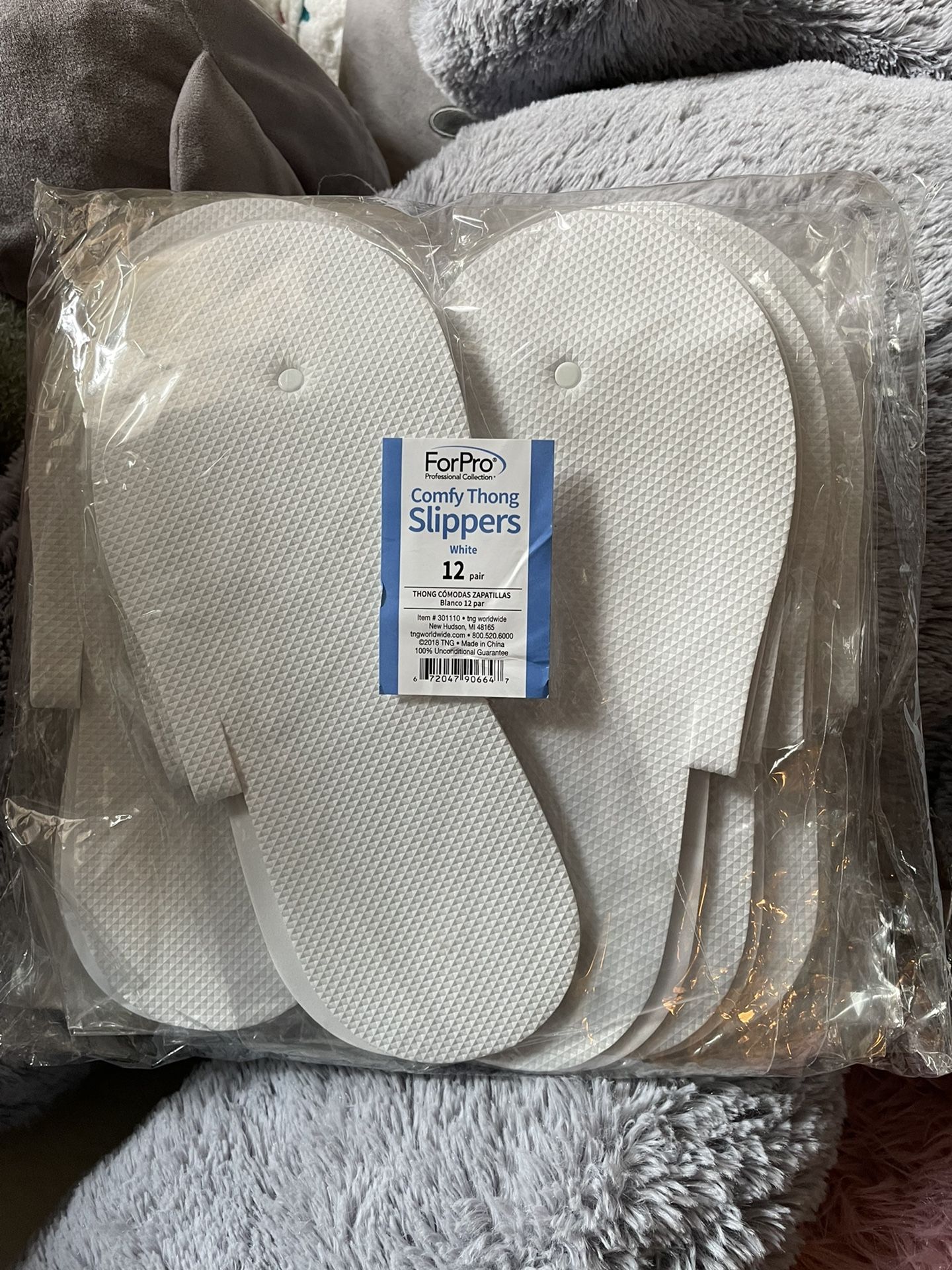 White Disposable Slippers 12 Pairs