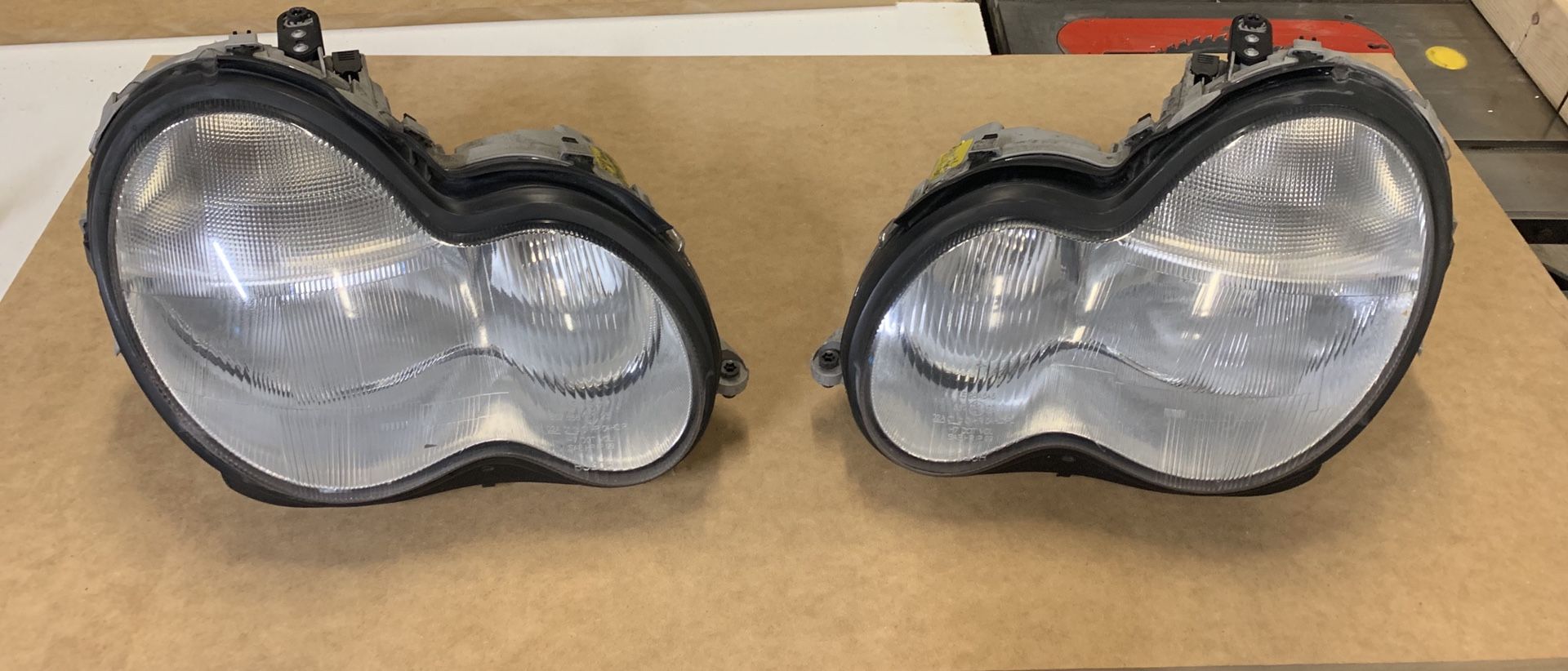 MERCEDES HEADLIGHTS PAIR C CLASS C320