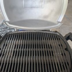 Weber Q 1000 Portable Camping Tailgating Grill