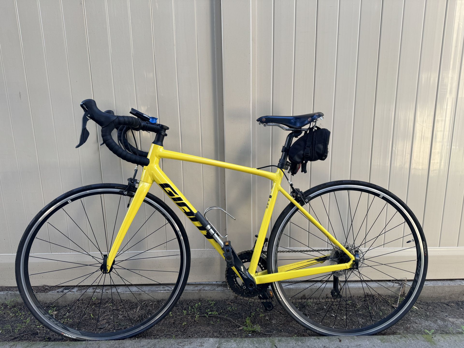 GIANT Contend V1 Yellow Road Bike + Accessories