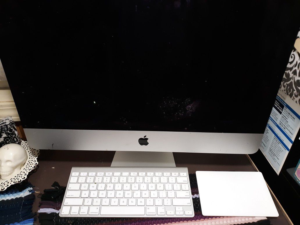 Mac w/ wireless keyboard and mouse pad