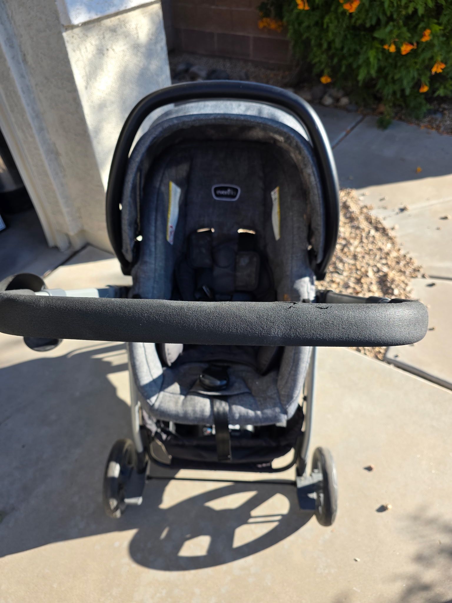 Evenflo Omni Plus Modular Travel System with LiteMax Rear-Facing Infant Car Seat