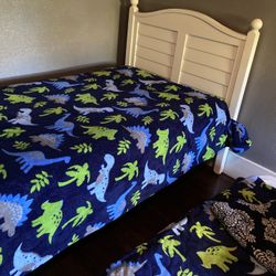 Twin Bed With Mattresses Included In God Condition 