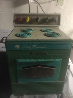 1960s Topper 2001 Suzy Homemaker Toy Kitchen Oven Stove
