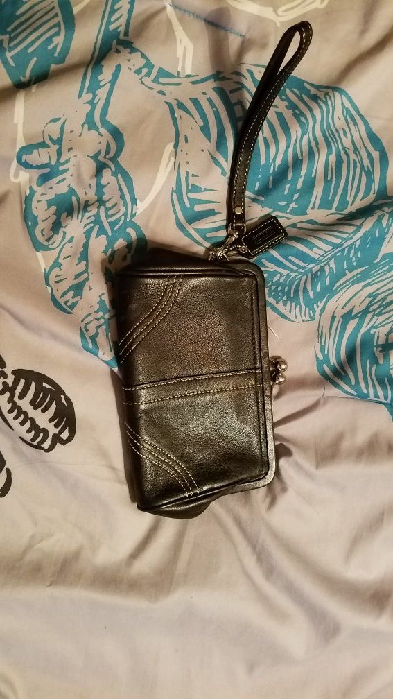 Small COACH leather wristlet