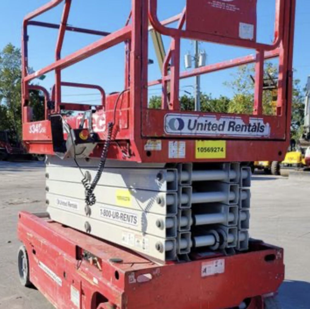 Electric Scissor Lift 33’