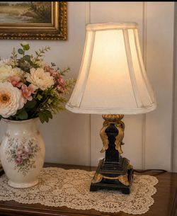 This Hollywood Regency-style small lamp
