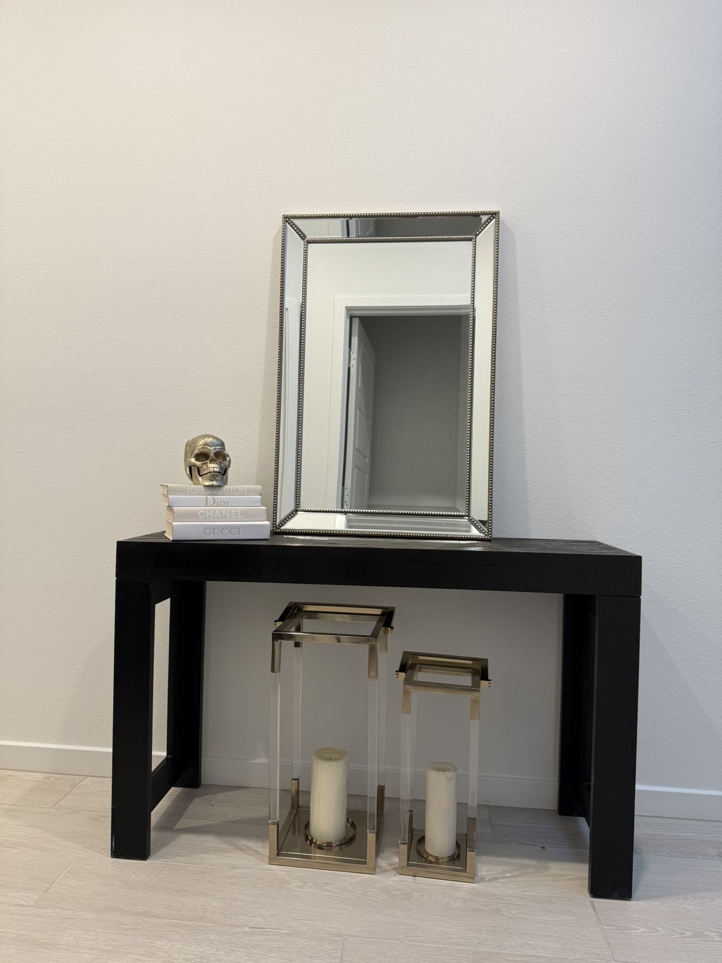 Entry Table ( MIRROR NOT INCLUDED)