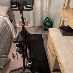 Pelaton Bike 1 Year (Used 10 Times)