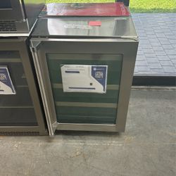 Viking Refrigerator Built-In VURE524GSS