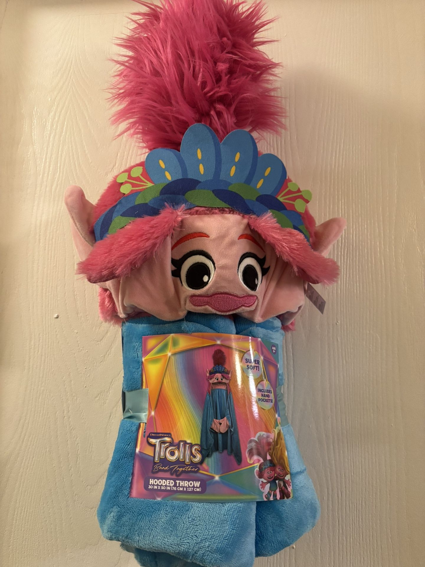 Trolls Hooded Throw With Hand Pockets