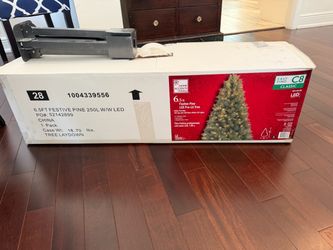 Home Accents Holiday 6.5ft Festive Pine LED Pre-Lit Tree