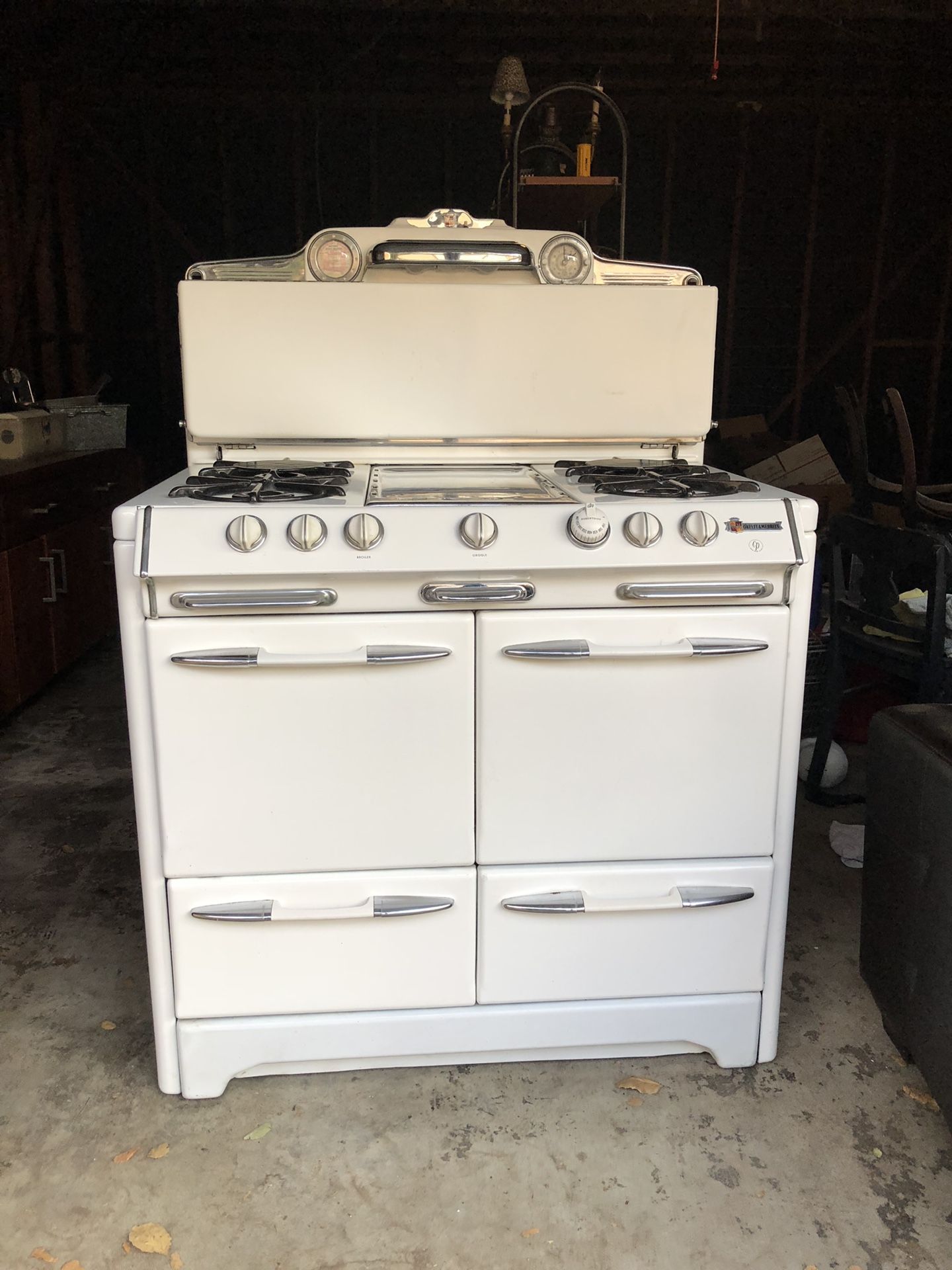 Vintage O’Keefe & Merritt Stove