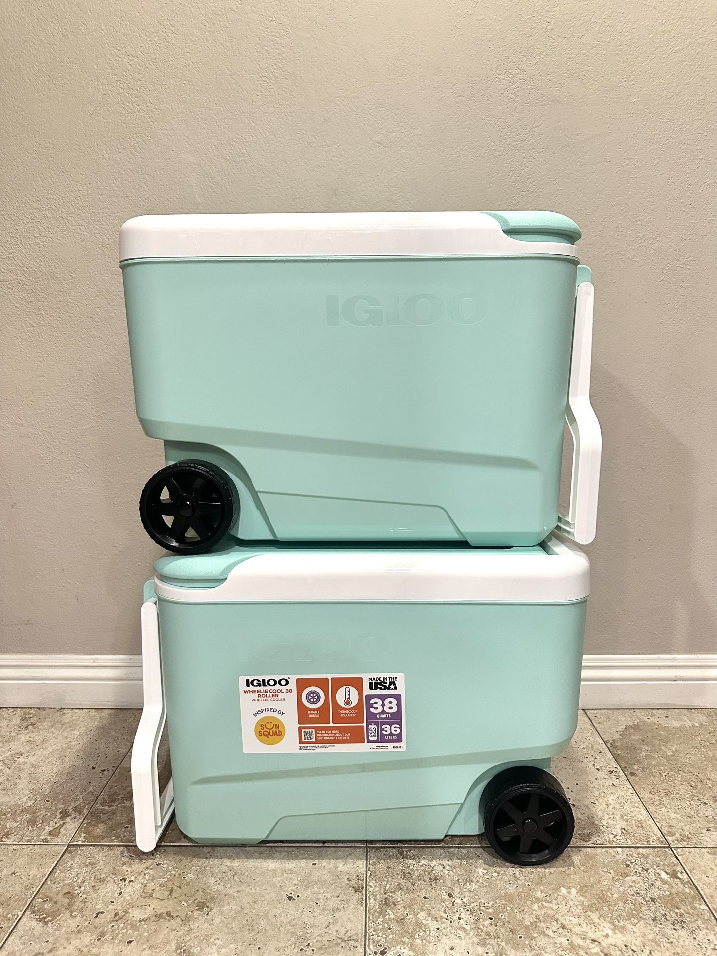 38qt Rolling Cooler