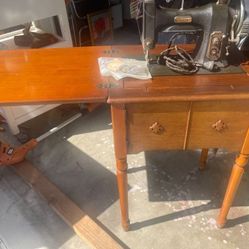 Vintage WHITE sewing machine