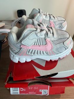 Nike toddler Vomero 5 size 4C