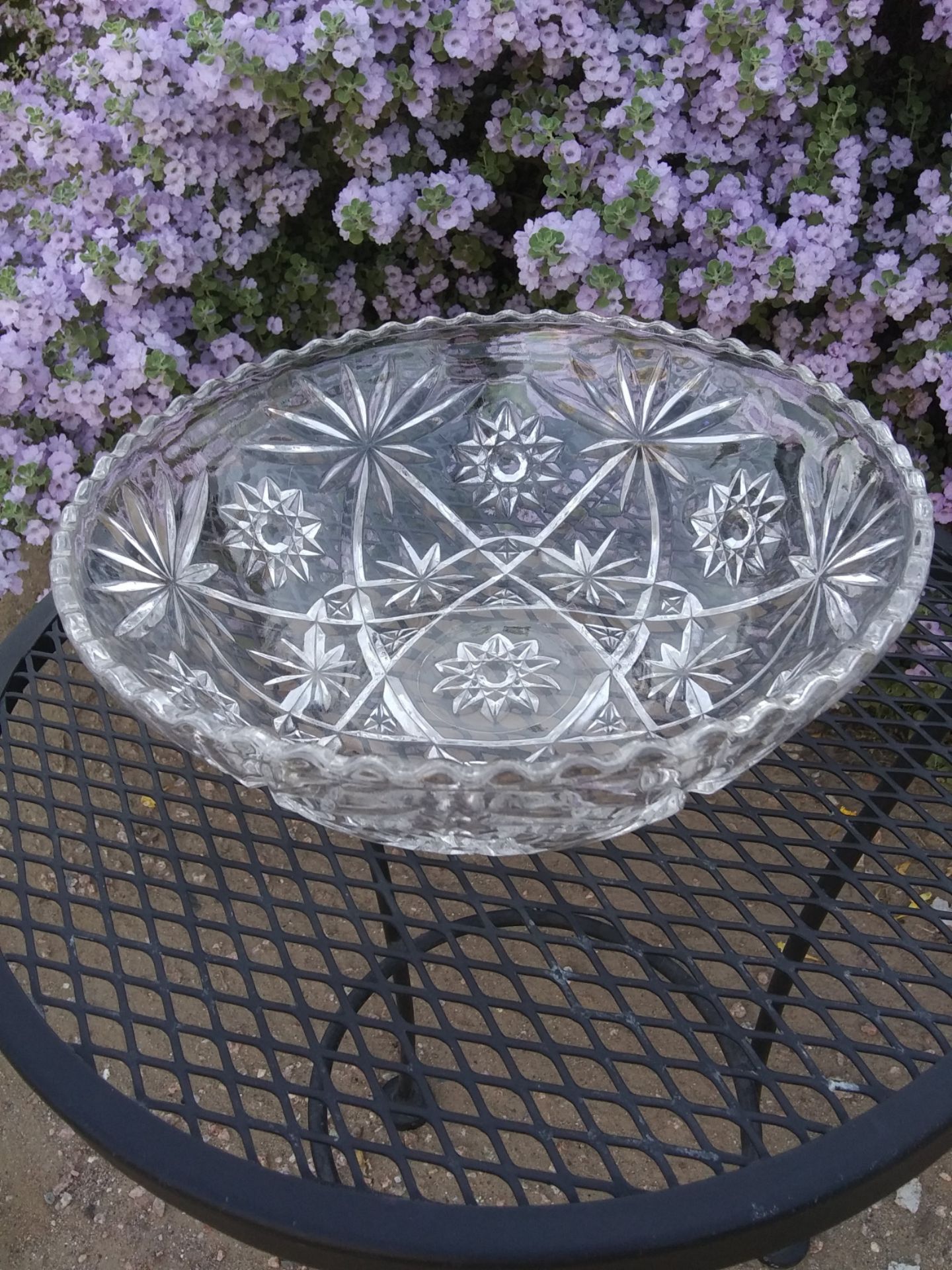 LARGE GLASS BOWL WITH FLOWER DESIGNS