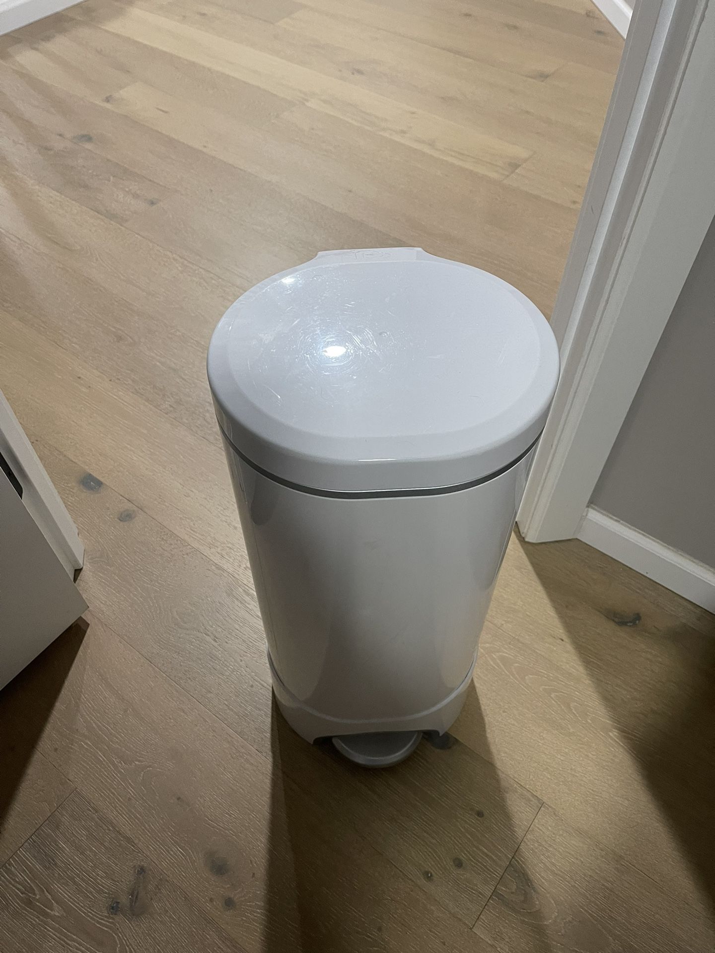 Munchkin Diaper Pail - White