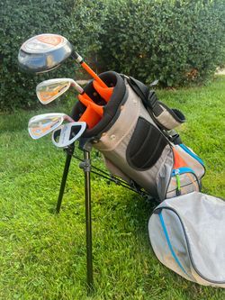 Complete set of RH MacGregor youth clubs best suited for kids (boys and girls ) 38”-42” tall