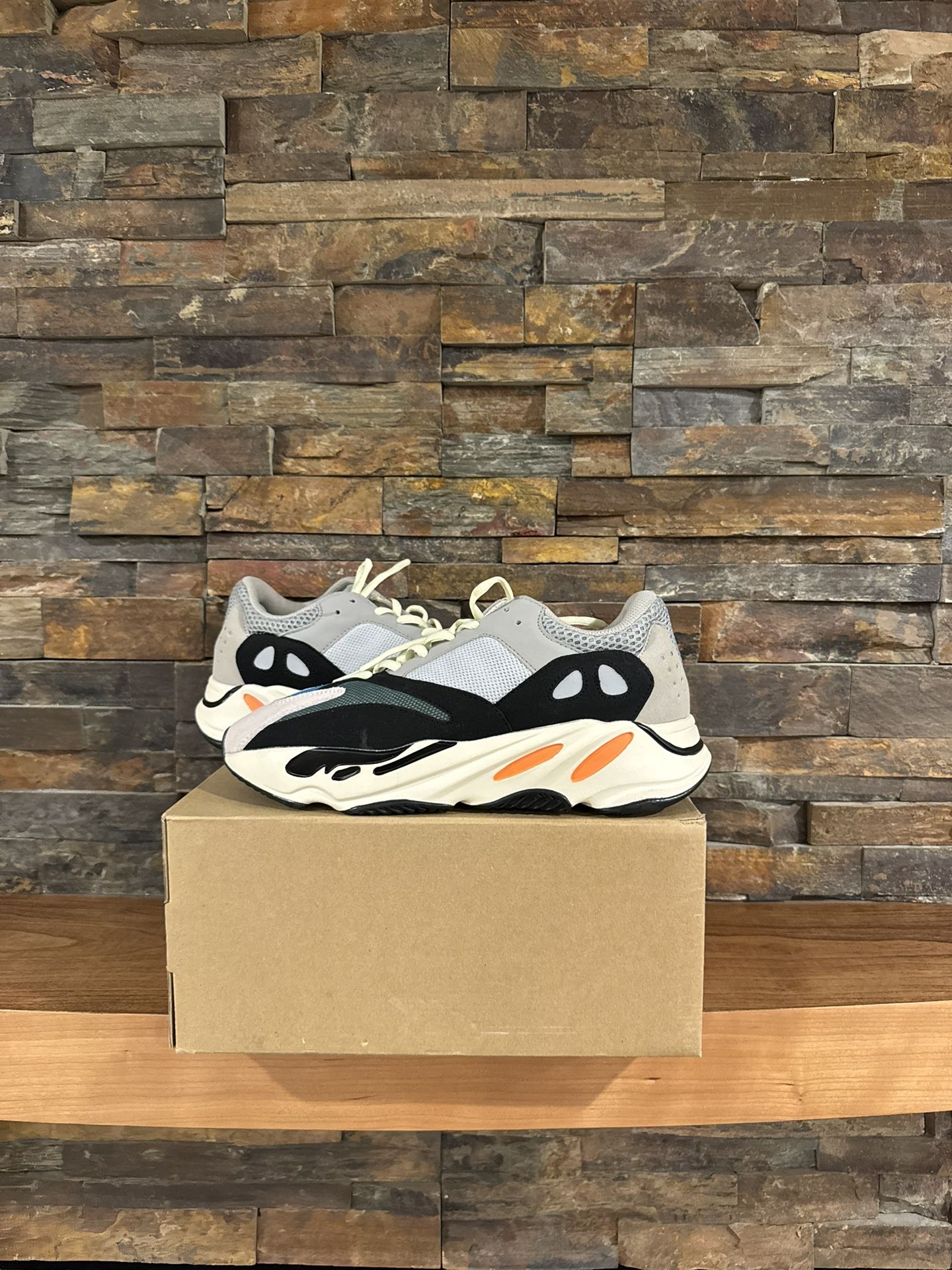 Yeeyz 700 waverunner size 10