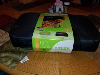 Casserole Dish with lid and tote