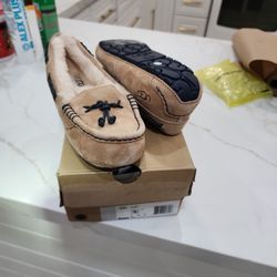  UGG Brett Slippers Size 5