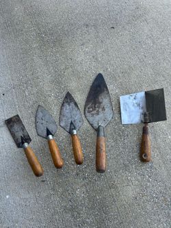 Assorted trowels.