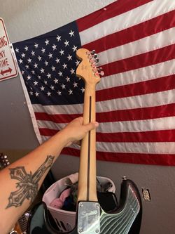 Squier Stratocaster Electric Guintar 