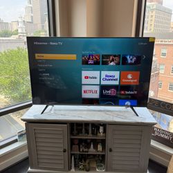 55 Inch  Hisense smart TV With Roku