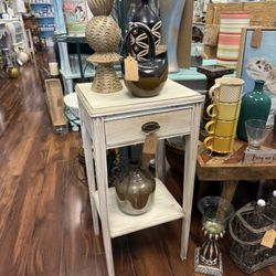Charming Vintage Distressed Off White / Cream Accent Table / Bed Side Table Rustic Shabby Chic