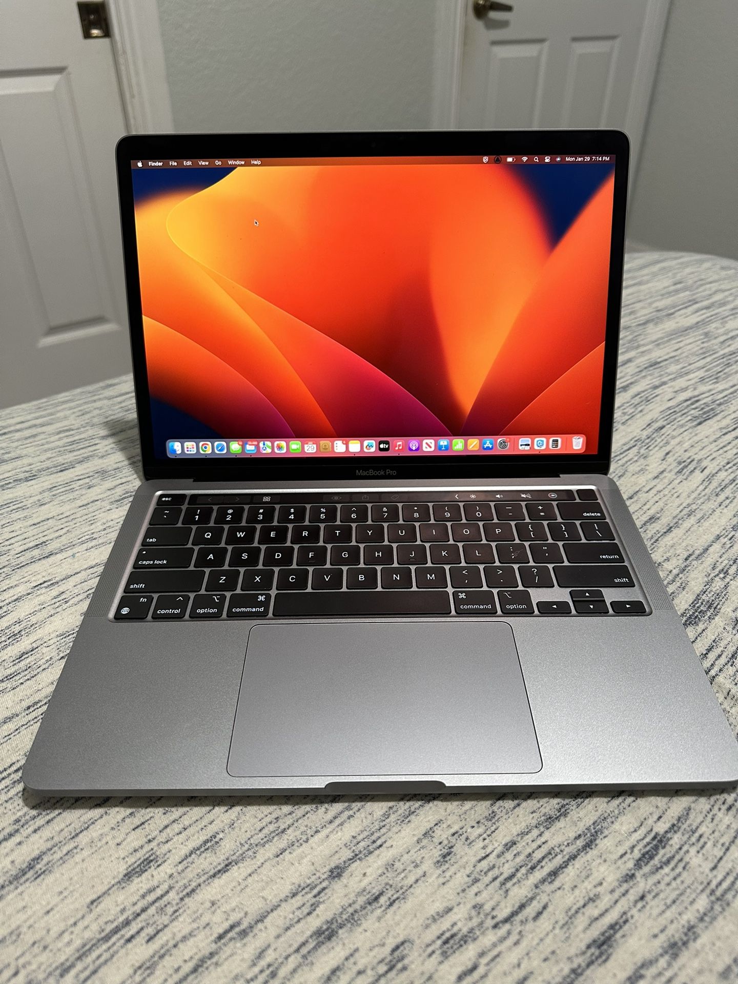 Macbook Pro 2022 13.3 in