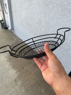Metal restaurant food basket