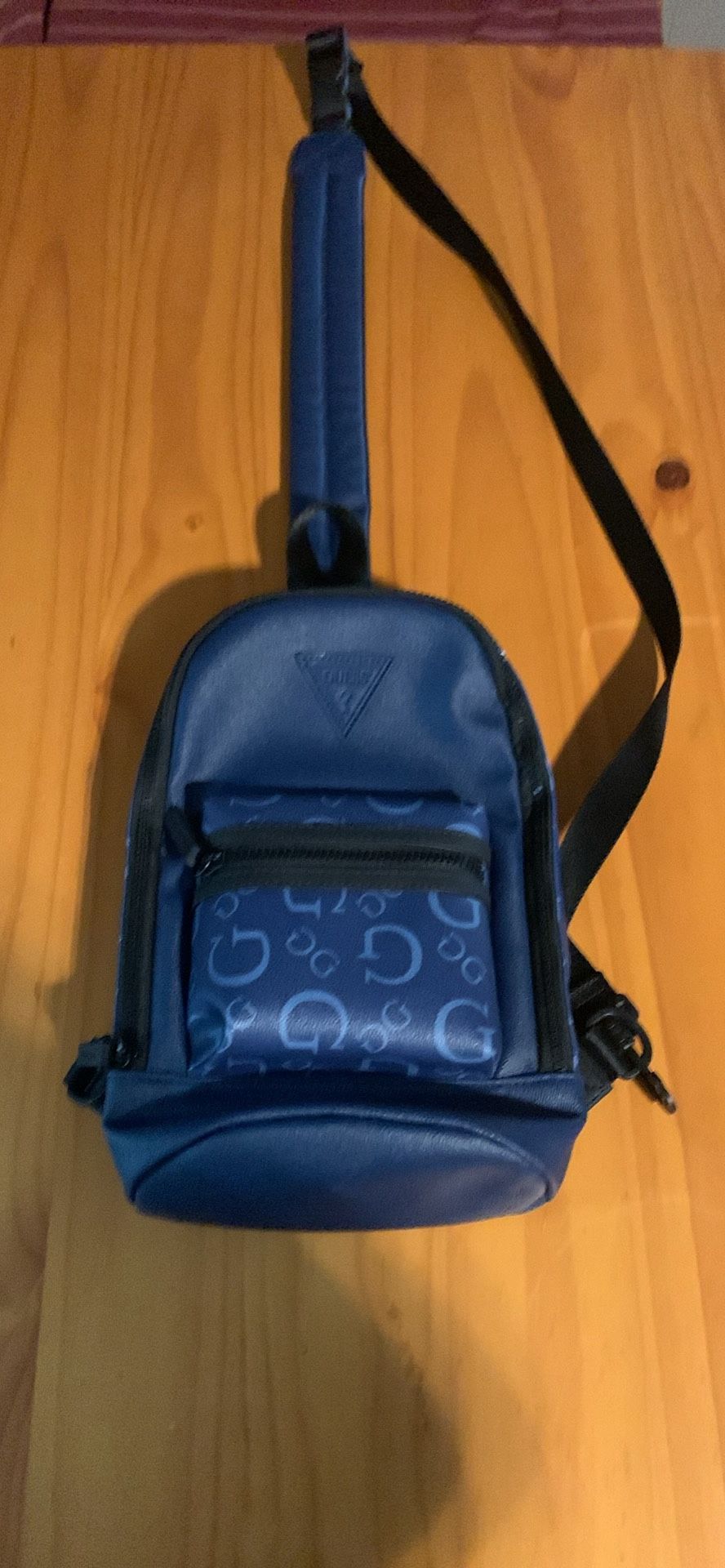 Geuss Shoulder Bag