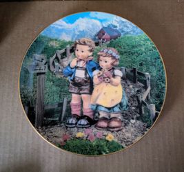 HUMMEL Country Crossroads Little Companions 8" x 8" Porcelain Plate LY2702