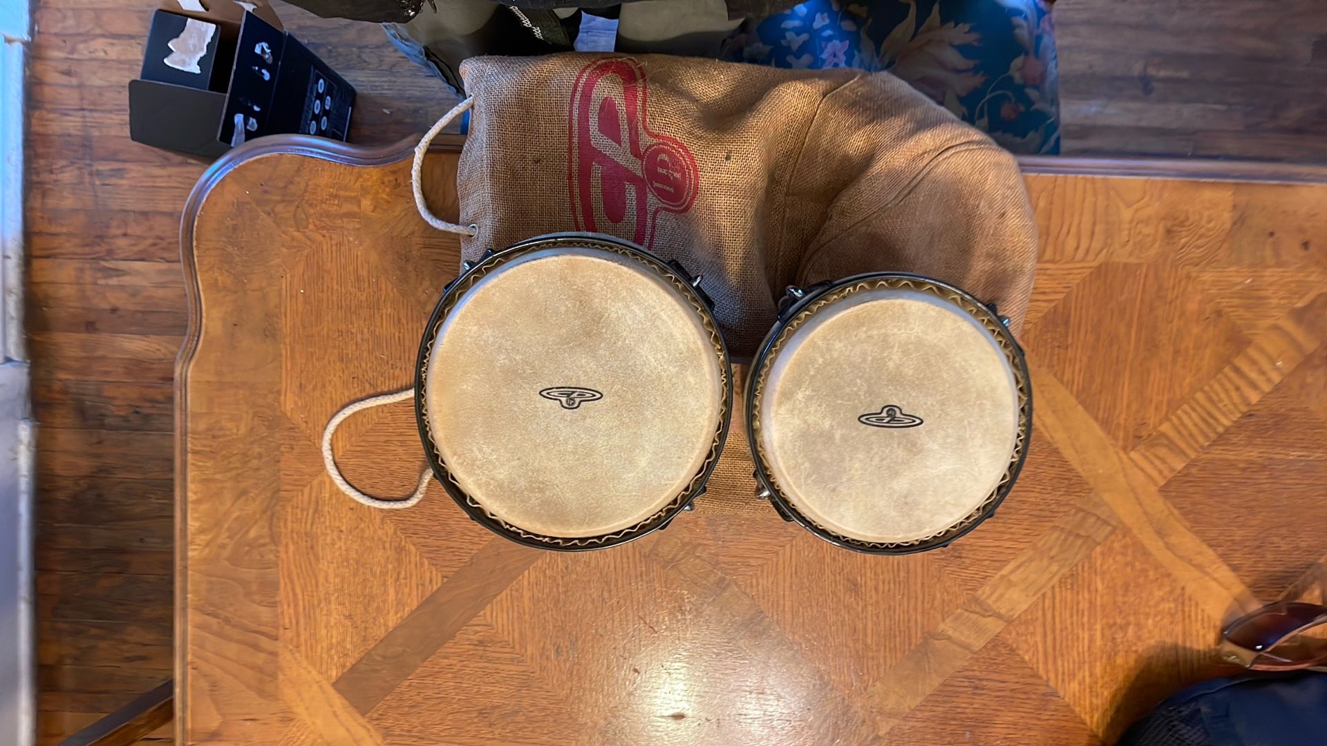 Drum/bongo Set.