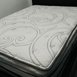 QUEEN MATTRESS 