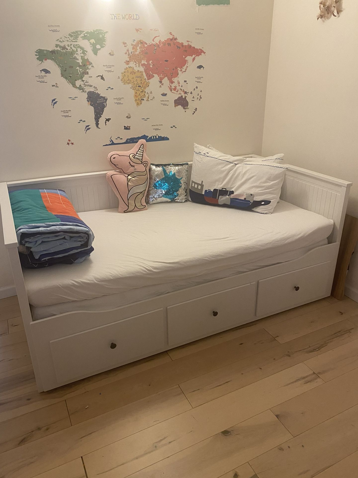 IKEA Hemnes Daybed With Mattresses (2)