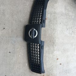 2004-2006 Nissan Quest Front Bumper Grill $15