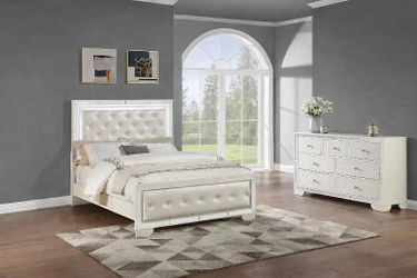 White Easternking Bed w/ Dresser (Mattress is not Included)