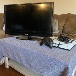 Xbox One & 37’ TV/Monitor