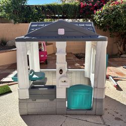 Free - Playhouse (Step 2) 