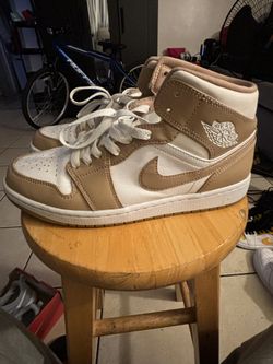 Jordan 1 Mid Tan Size 10