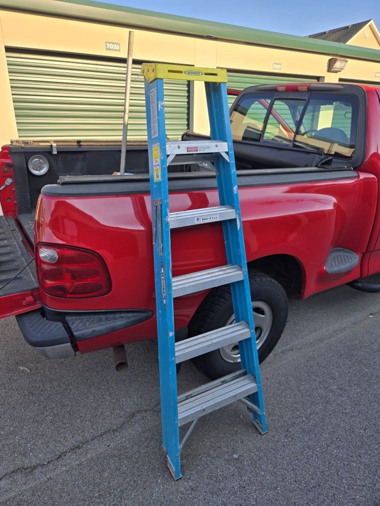 Werner Fiberglass Step Ladder. "CHECK OUT MY PAGE FOR MORE DEALS "