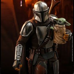 Hot Toys THE MANDALORIAN AND THE CHILD 